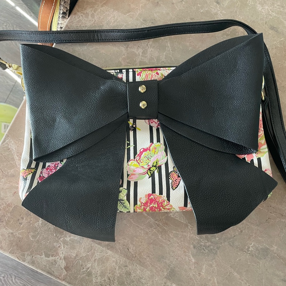 Betsey Johnson bow crossbody purse